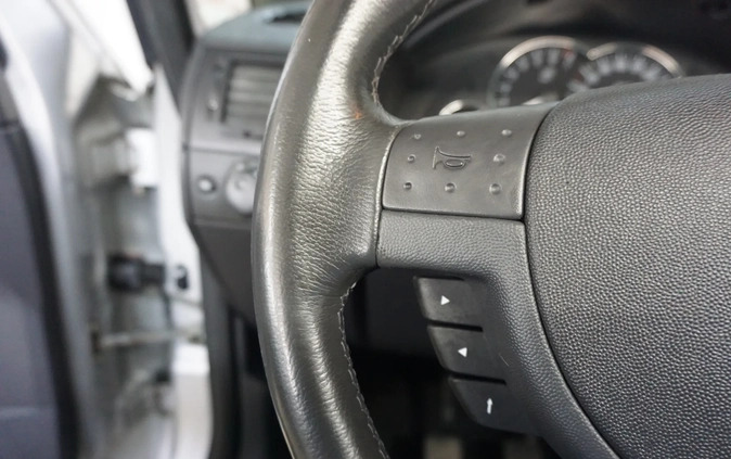 Opel Meriva cena 9900 przebieg: 112000, rok produkcji 2004 z Kluczbork małe 596